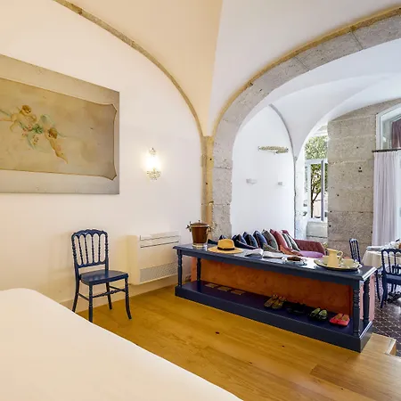 Residentas Apostolos * Lisboa