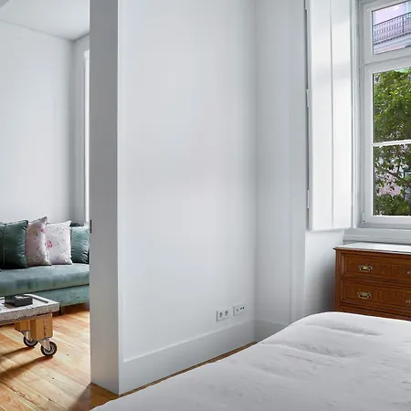 Residentas Apostolos *